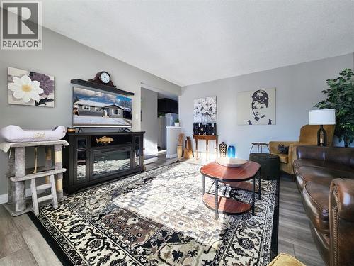 214 48 Avenue E, Claresholm, AB - Indoor Photo Showing Living Room
