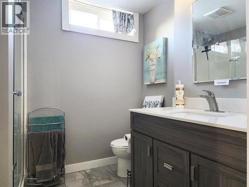 214 48 Avenue E, Claresholm, AB - Indoor Photo Showing Bathroom