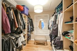 Walk-in closet - 