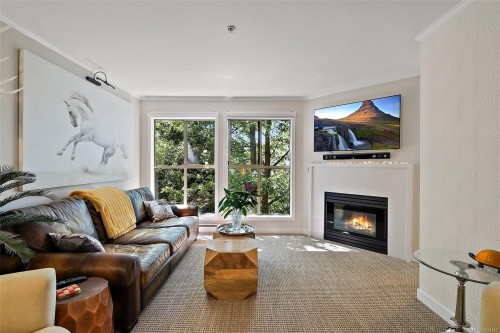 305-3363 Glasgow Ave  Saanich, BC V8X 1M5