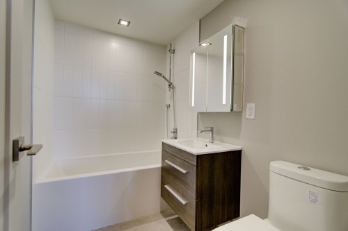 Salle de bains - 810-2555 Av. Benny, Montréal (Côte-Des-Neiges/Notre-Dame-De-Grâce), QC - Indoor Photo Showing Bathroom