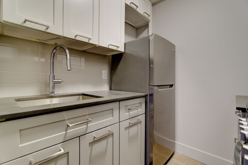 Cuisine - 810-2555 Av. Benny, Montréal (Côte-Des-Neiges/Notre-Dame-De-Grâce), QC - Indoor Photo Showing Kitchen