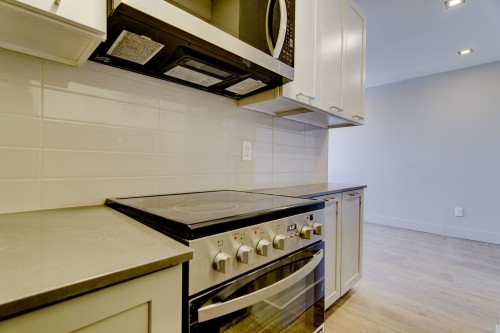 Cuisine - 810-2555 Av. Benny, Montréal (Côte-Des-Neiges/Notre-Dame-De-Grâce), QC - Indoor Photo Showing Kitchen