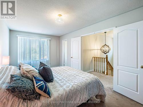 6033 Duford Drive, Mississauga, ON - Indoor Photo Showing Bedroom