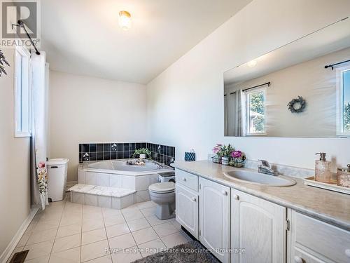 6033 Duford Drive, Mississauga, ON - Indoor Photo Showing Bathroom