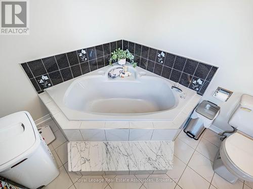 6033 Duford Drive, Mississauga, ON - Indoor