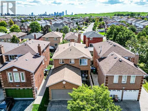 6033 Duford Drive, Mississauga, ON - Outdoor With Facade