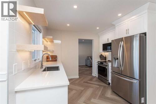 10 Pickwick Lane, Lacombe, AB - Indoor Photo Showing Kitchen With Upgraded Kitchen