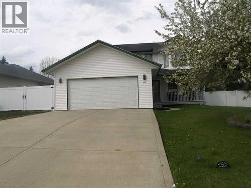 10 Pickwick Lane, Lacombe, AB - Outdoor