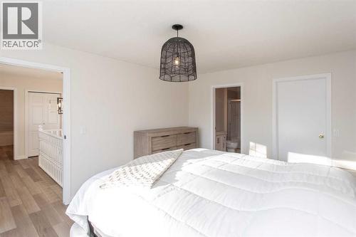 10 Pickwick Lane, Lacombe, AB - Indoor Photo Showing Bedroom