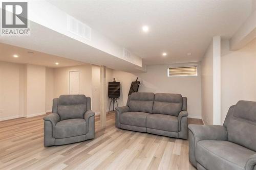 10 Pickwick Lane, Lacombe, AB - Indoor