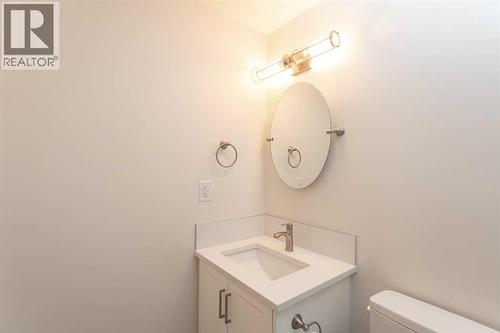10 Pickwick Lane, Lacombe, AB - Indoor Photo Showing Bathroom