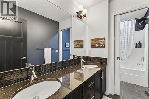 105 Riviera Crescent, Cochrane, AB - Indoor Photo Showing Bathroom