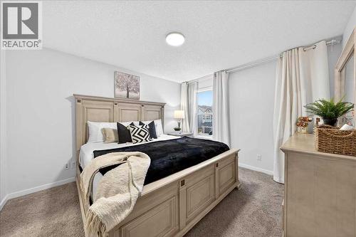 Primary bedroom - 43 Chaparral Valley Common Se, Calgary, AB - Indoor Photo Showing Bedroom