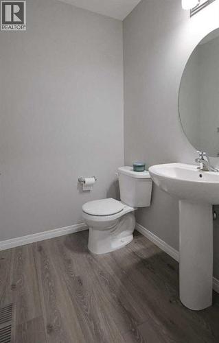 231 Windford Crescent Sw, Airdrie, AB - Indoor Photo Showing Bathroom