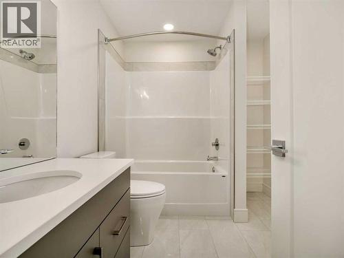 224 Blackwolf Place N, Lethbridge, AB - Indoor Photo Showing Bathroom