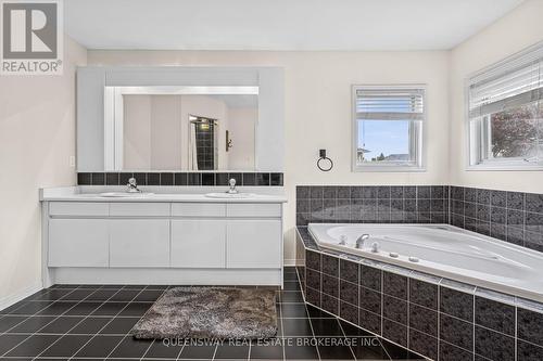 69 Cityview Circle, Barrie, ON - Indoor Photo Showing Bathroom