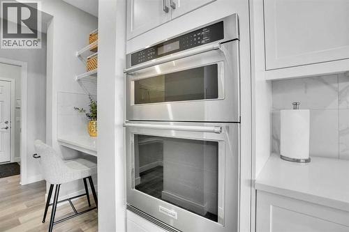 86 Edith Row Nw, Calgary, AB - Indoor Photo Showing Kitchen
