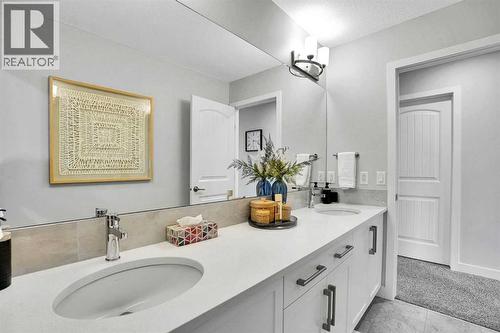 86 Edith Row Nw, Calgary, AB - Indoor Photo Showing Bathroom