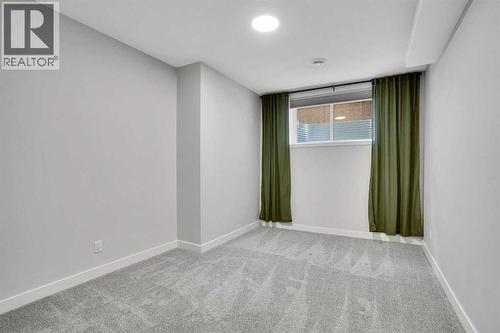 86 Edith Row Nw, Calgary, AB - Indoor Photo Showing Other Room
