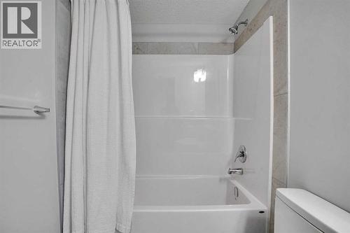 86 Edith Row Nw, Calgary, AB - Indoor Photo Showing Bathroom
