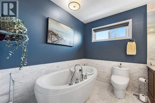 128 Auburn Bay Avenue Se, Calgary, AB - Indoor Photo Showing Bathroom