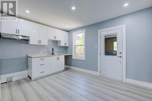 161 Kenilworth Avenue N, Hamilton, ON - Indoor Photo Showing Kitchen