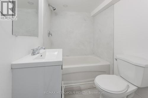 161 Kenilworth Avenue N, Hamilton, ON - Indoor Photo Showing Bathroom