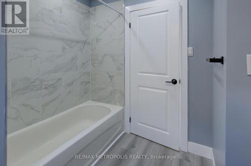 161 Kenilworth Avenue N, Hamilton, ON - Indoor Photo Showing Bathroom