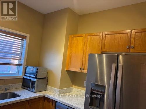5 Maple Park Way, Markham, ON - Indoor Photo Showing Kitchen