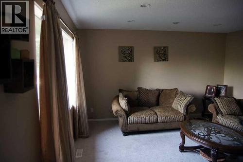 1908 Olympia Drive Se, Calgary, AB - Indoor Photo Showing Living Room
