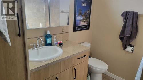 1908 Olympia Drive Se, Calgary, AB - Indoor Photo Showing Bathroom