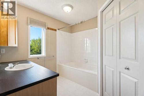 73 Rocky Ridge Heath Nw, Calgary, AB - Indoor Photo Showing Bathroom