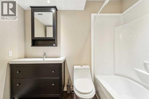 73 Rocky Ridge Heath Nw, Calgary, AB - Indoor Photo Showing Bathroom