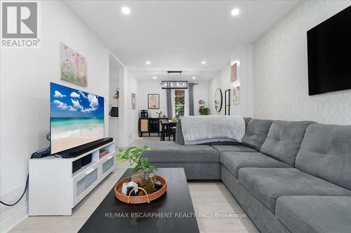 133 Frederick Avenue, Hamilton, ON - Indoor Photo Showing Living Room