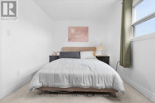 133 Frederick Avenue, Hamilton, ON - Indoor Photo Showing Bedroom