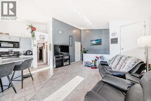 205, 27 Everridge Square Sw, Calgary, AB - Indoor Photo Showing Other Room