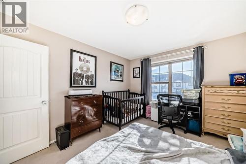 205, 27 Everridge Square Sw, Calgary, AB - Indoor Photo Showing Bedroom