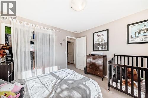 205, 27 Everridge Square Sw, Calgary, AB - Indoor Photo Showing Bedroom