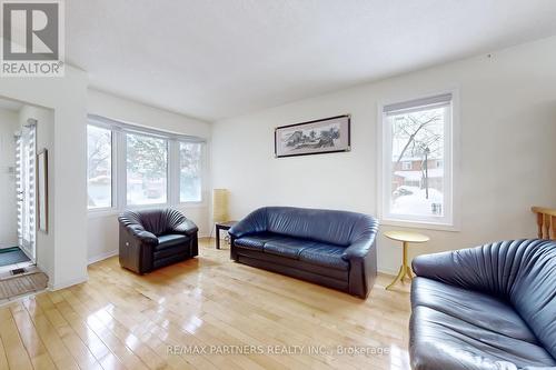 48 Coverdale Crescent, Toronto, ON - Indoor Photo Showing Living Room