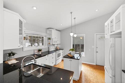 102 Woodfield Bay, Winnipeg, MB 