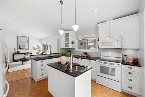 102 Woodfield Bay, Winnipeg, MB 