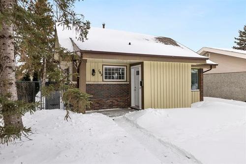 102 Woodfield Bay, Winnipeg, MB 