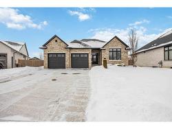 6713 LINCOLNSHIRE Court  Plympton-Wyoming, ON N0N 1E0