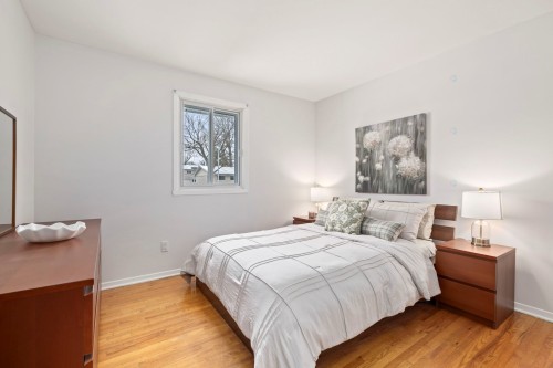Bedroom - 180 Av. Anselme-Lavigne, Dollard-Des-Ormeaux, QC - Indoor Photo Showing Bedroom