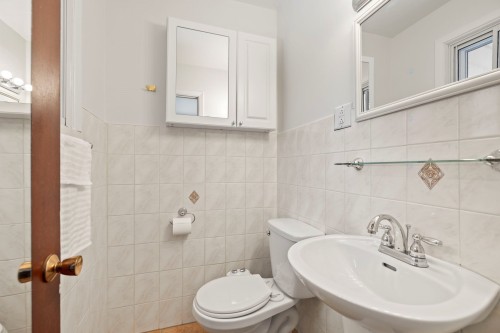 Powder room - 180 Av. Anselme-Lavigne, Dollard-Des-Ormeaux, QC - Indoor Photo Showing Bathroom