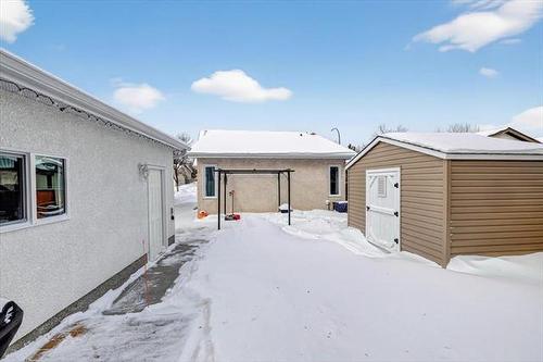 424 Burland Ave, Winnipeg, MB 