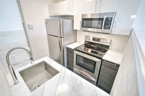 Cuisine - 2446 Rue Charles-Darwin, Montréal (Saint-Laurent), QC - Indoor Photo Showing Kitchen