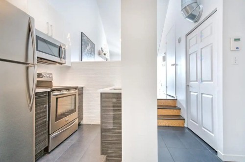 Hall d'entrée/Vestibule - 2446 Rue Charles-Darwin, Montréal (Saint-Laurent), QC - Indoor Photo Showing Kitchen