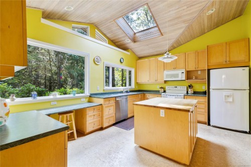 212 Sunset Dr, Salt Spring, BC 